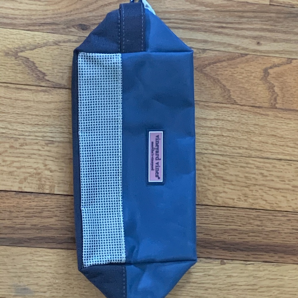 Vineyard vines